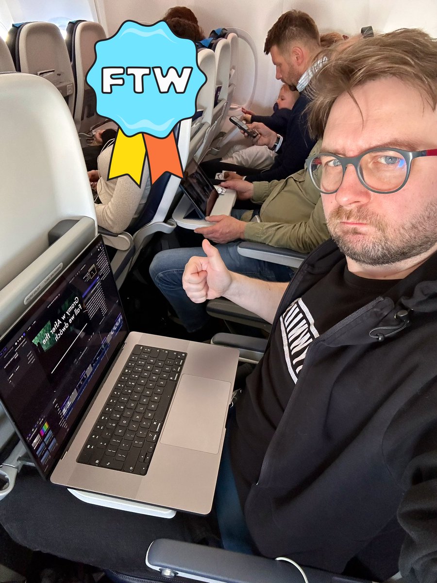 pgkrzywy's tweet image. #MacBookPro16 sprawdził się w warunkach bojowych na #MWC2023 bdb; jest sztywniutko

Akumulator bajka, nie musiałem zabierać ładowarki z hotelu na targi (złożyłem cztery shorty w FC, napisałem kilka tekstów i ładowałem z niego telefon + gimbala, a i tak wieczorem miał &amp;gt; 50%)