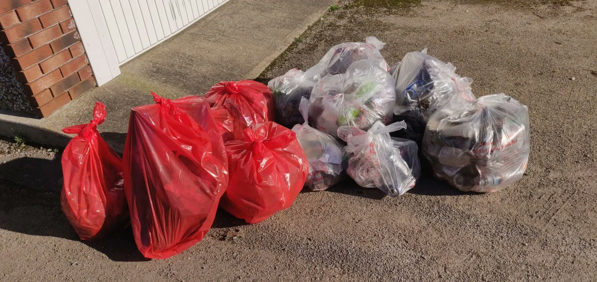 WRCWO's tweet image. Great litter pick with Welshpool Town Council last Thursday, clearing up under the removed hedges near @WelshpoolRFC. @welshpool_town @mywelshpool. If you fancy some litter picking join me every Monday at 10am @ponthafren Welshpool, The Armoury.