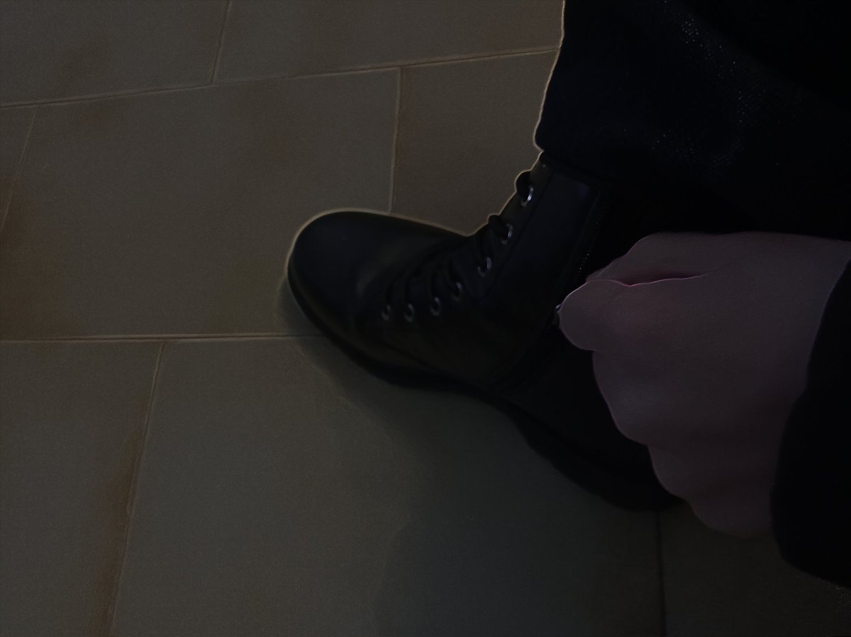 xhsfenrir's tweet photo. Non sono in grado di fare foto decenti hahahaha
✝
✝
✝
#outfit
#scarpe
#stivali #anfibi #eboy #eboys #eboyaesthetic #eboyoutfit #eboystyle #dark https://t.co/3MyKD67I3z