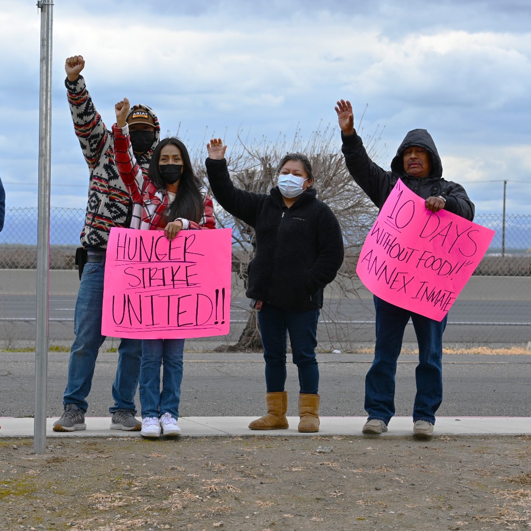 As part of the Rapid Response Network, DHF stood in solidarity with the detainees. Protests and demonstrations of solidarity will continue every Sunday until justice is achieved. Join us in our next action on Sunday, March 5, outside of Mesa Verde #SiSePuede #HungerStrike