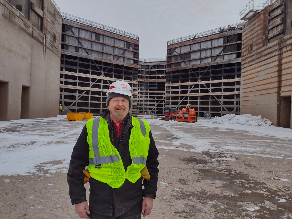 VisitTheSault's tweet image. No, your eyes don't deceive you. This is what an empty Poe Lock looks like at the Soo Locks #ilovethesoo