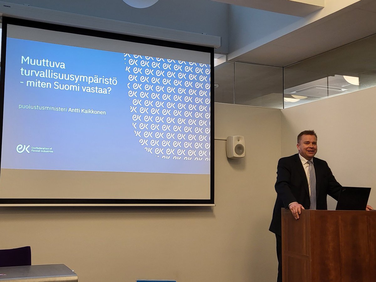 Pekka K (@pekkak2) on Twitter photo Gateway to USA ohjelman kick-off.
EK:on TJ <a href="/jyrihakamies/">Jyri Häkämies</a> avaa tilaisuuden.
Vanhempainvapaalta palannut hymyilevä puolustusministeri <a href="/anttikaikkonen/">Antti Kaikkonen</a> alustaa ”mikä on Suomen vastaus muuttuneessa turvallisuusympäristössä”. 
Viesti on selvä – Katse länteen! 
 <a href="/EspooEsbo/">Espoon kaupunki</a> mukana. Gateway to USA ohjelman kick-off.
EK:on TJ <a href="/jyrihakamies/">Jyri Häkämies</a> avaa tilaisuuden.
Vanhempainvapaalta palannut hymyilevä puolustusministeri <a href="/anttikaikkonen/">Antti Kaikkonen</a> alustaa ”mikä on Suomen vastaus muuttuneessa turvallisuusympäristössä”. 
Viesti on selvä – Katse länteen! 
 <a href="/EspooEsbo/">Espoon kaupunki</a> mukana.