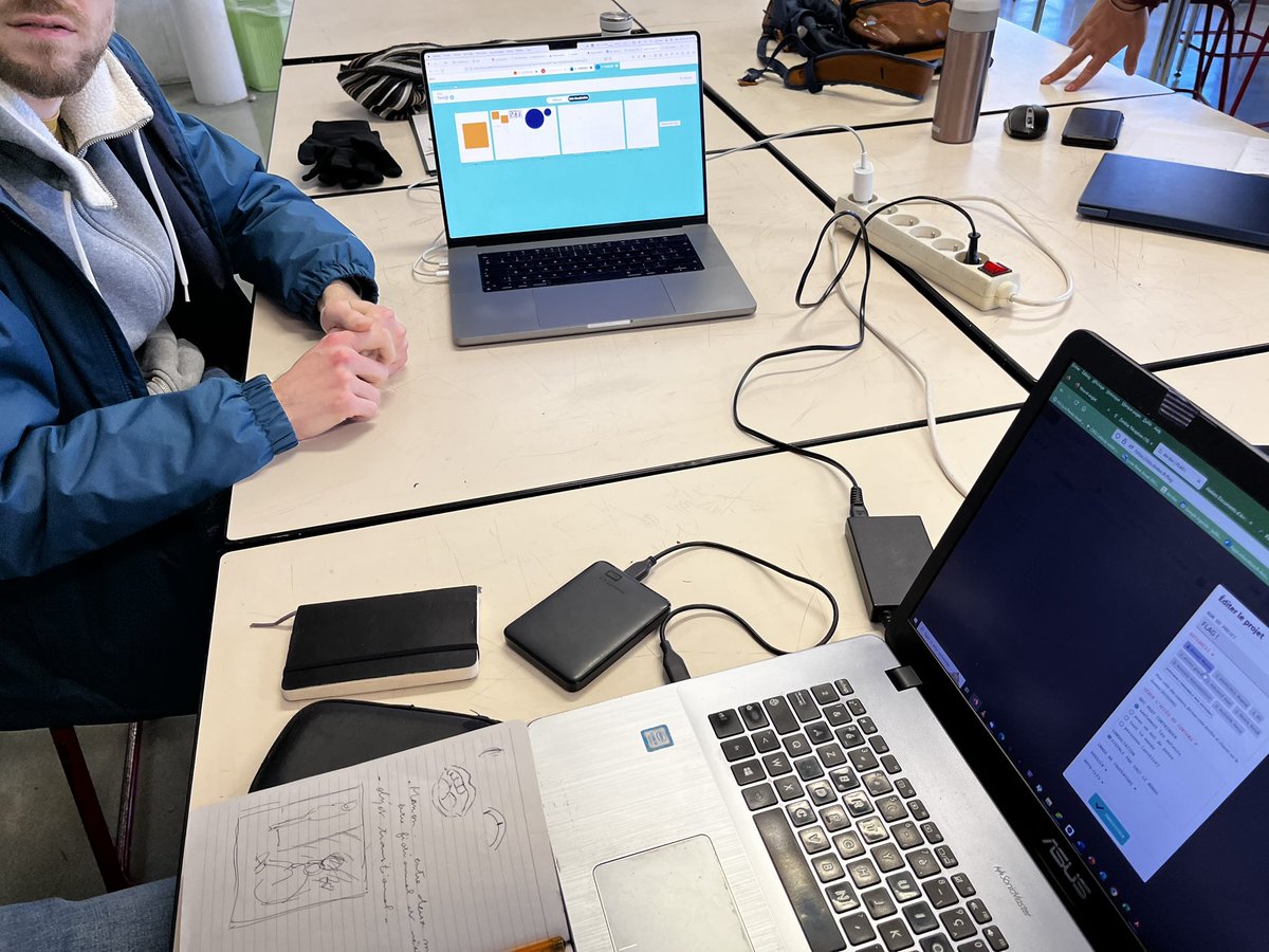 sandrinadossant's tweet image. Les TraAM (istes) arts plastiques @acpoitiers @aclimoges se sont retrouvés au @bellevue_lycee avec    DDA Nouvelle-A et @latelier_cherch  : expérience. avec  1eresEDS arts et d’échanges #dodoc et la conduite de projets 👌@DanePoitiers  @michel_herreria @eduscol_AP @daacpoitiers