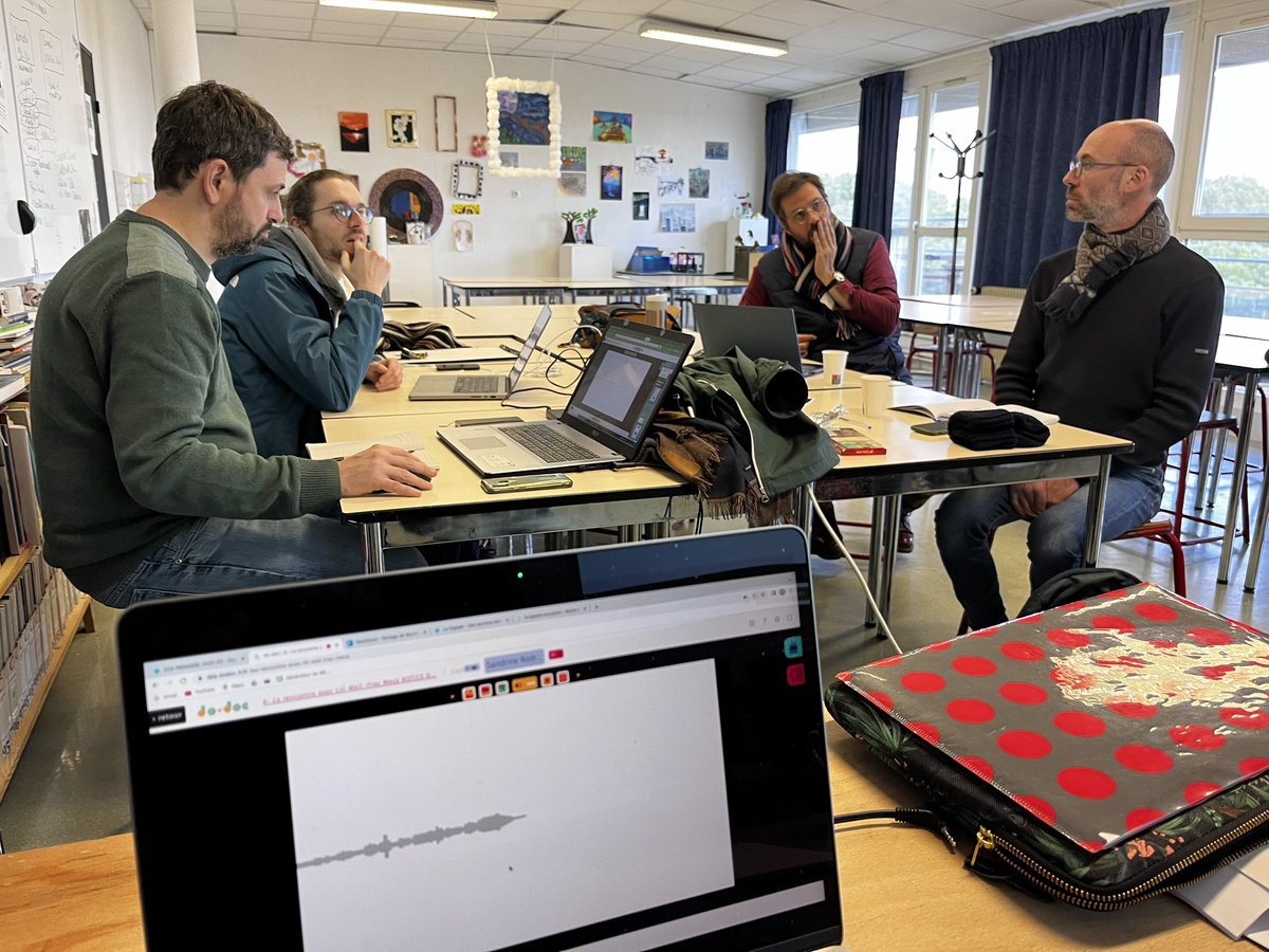 sandrinadossant's tweet image. Les TraAM (istes) arts plastiques @acpoitiers @aclimoges se sont retrouvés au @bellevue_lycee avec    DDA Nouvelle-A et @latelier_cherch  : expérience. avec  1eresEDS arts et d’échanges #dodoc et la conduite de projets 👌@DanePoitiers  @michel_herreria @eduscol_AP @daacpoitiers