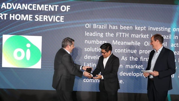 convergencia's tweet photo. Fibra invisível rende prêmio internacional de inovação à Oi https://t.co/WXulKibO02 https://t.co/9YvM68CIYH