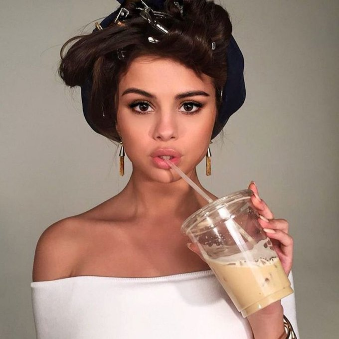 gomezgirlies's tweet photo. Selena Marie Gomez: Broke the internet 4x times simply by taking a sip of some drinks. https://t.co/jpSzUQK8G4