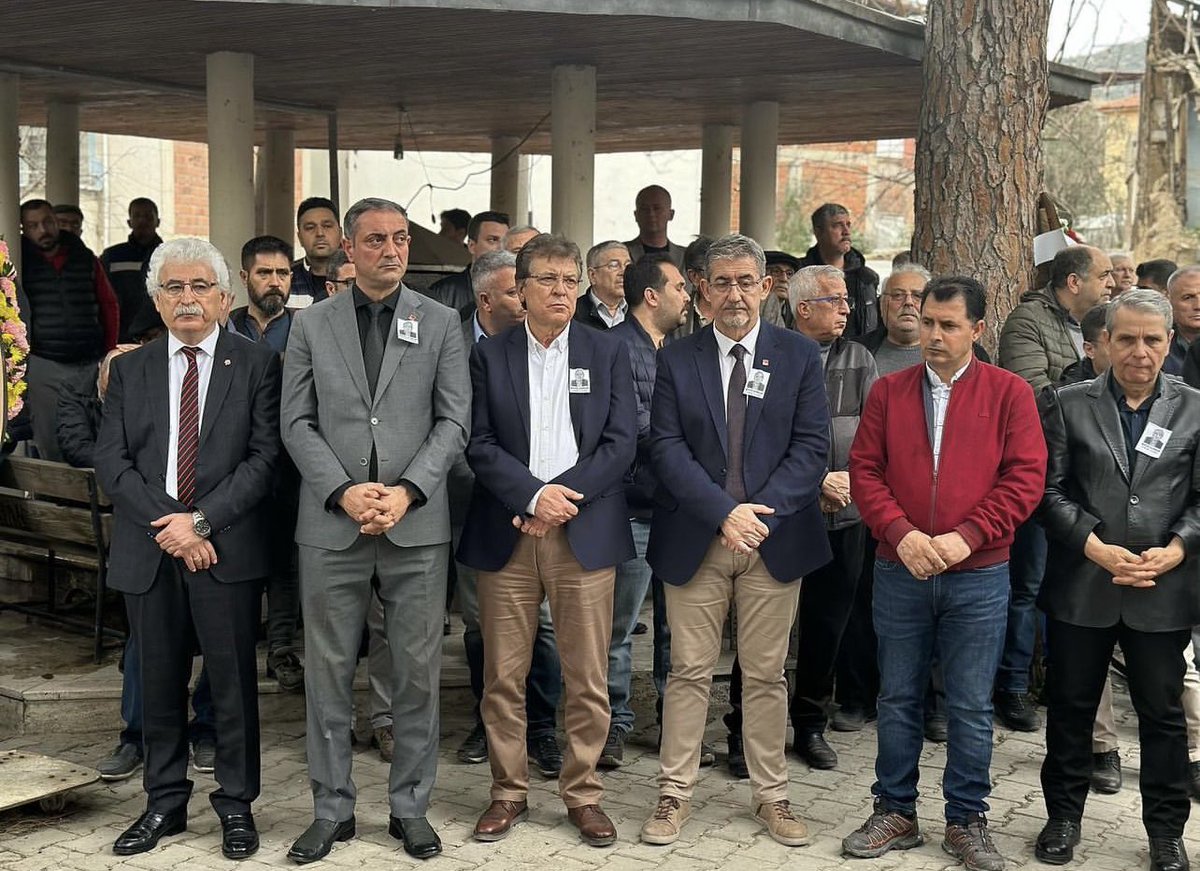 Edremit Esnaf Kefalet Kooperatif Başkanı ve Edremit Bakkallar Ve Bayiler Odası Başkanı Mustafa Alpaslan’ın cenaze törenine katılarak son yolculuğuna uğurladık. 
Başkanımıza Allah’tan rahmet, ailesine ve sevenlerine baş sağlığı diliyorum.