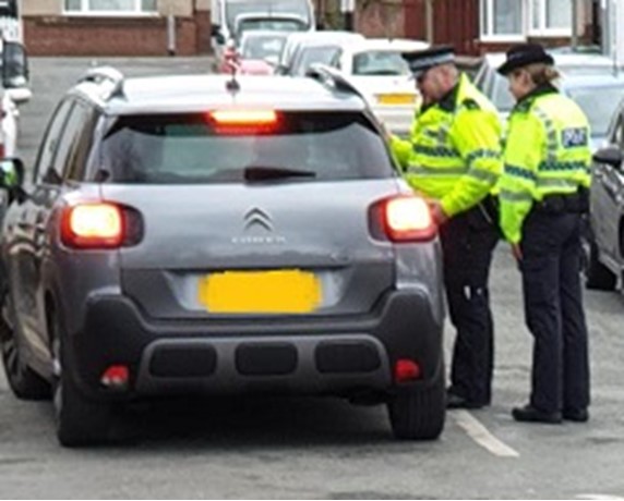 MerPolSthLpool's tweet photo. Officers 7630 & 5833, from Admiral Street Police Station, have given verbal warnings to drivers around speed limits along Woolton Road, Whilst passing Mosspits Lane Primary School at finishing time. #merpol #communityfirst #roadsafety https://t.co/sIFUcP7KZF