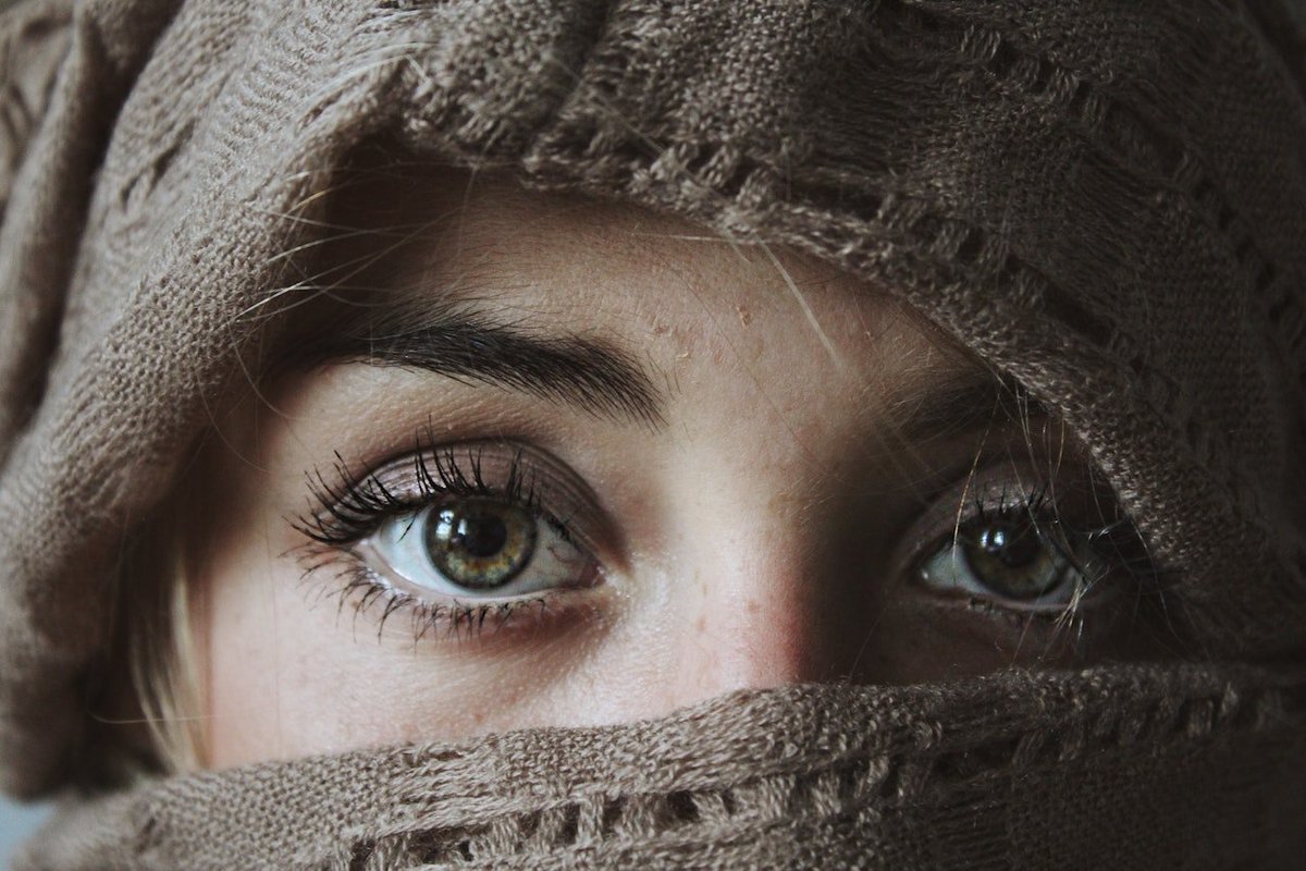 If you have sensitive eyes, you know how hard it can be to find contact lenses that are comfortable and healthy for your eyes. That’s why we’ve compiled a list of the best contact lenses for sensitive eyes in 2023.
#lensdotcom #lens.com #contactlenses 
lens.com/eyestyle/featu…