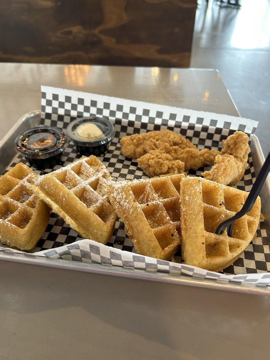 MoscoeDavid's tweet photo. Chicken &amp; Waffles again! #Chickengood https://t.co/fqmkmXbIt3