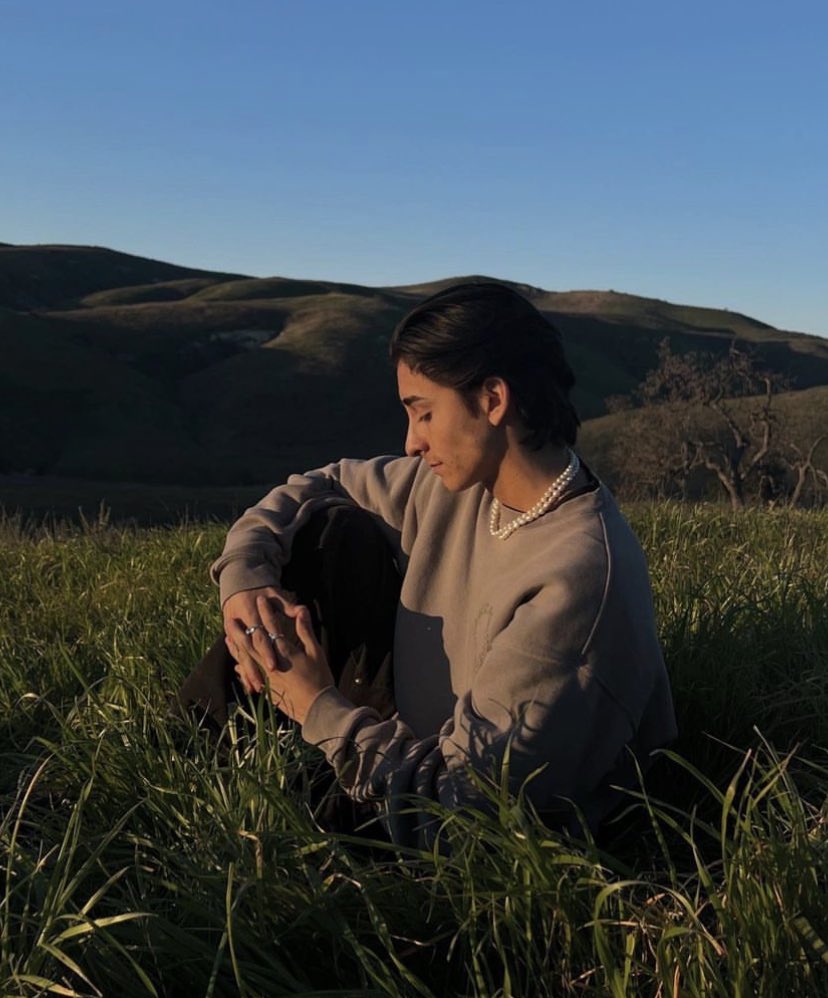 blazerexstark's tweet image. what do i do when u have a day off work? sit in a field alone and overthink all day. but the picture opportunities are endless