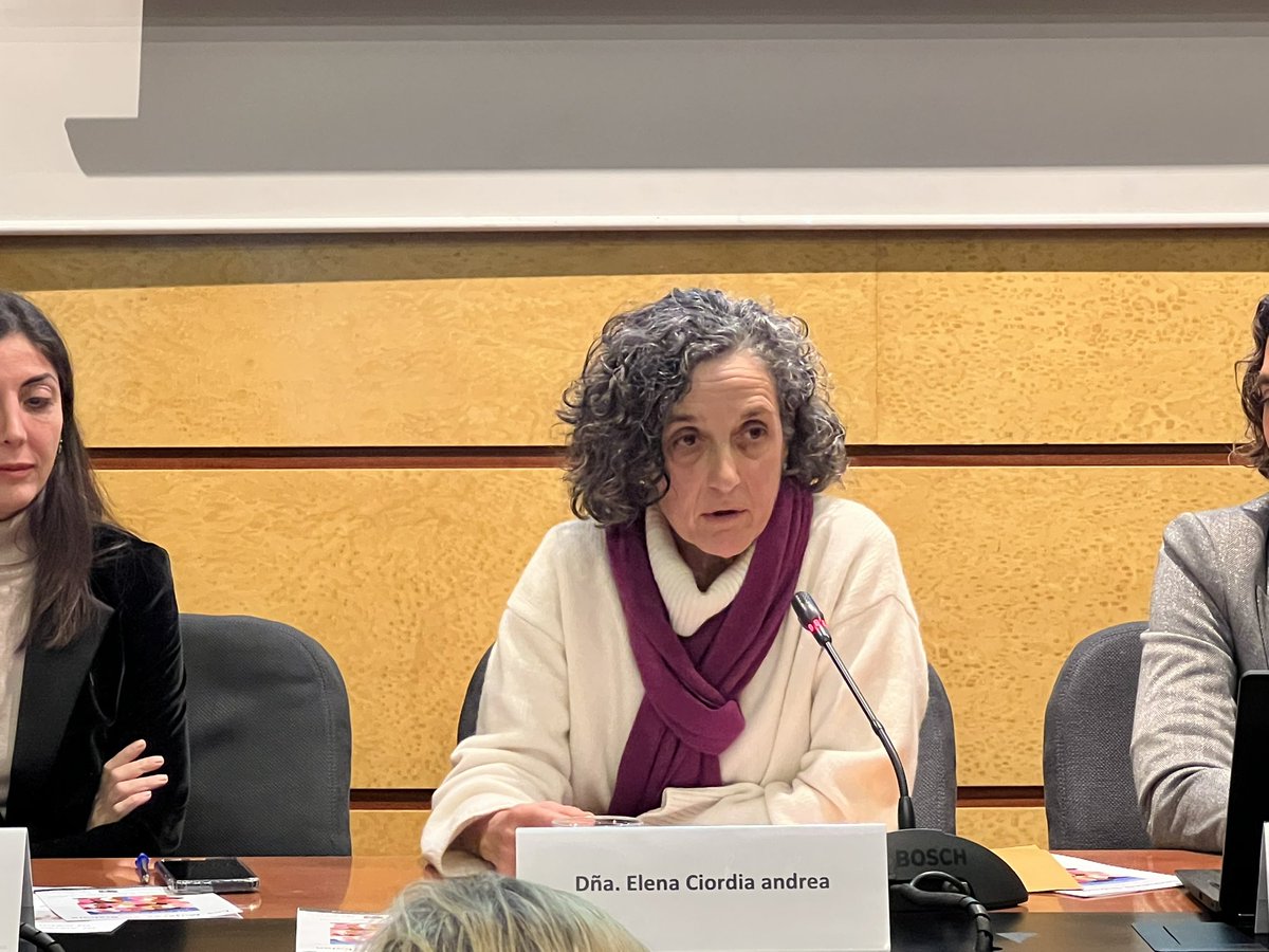 Escuchamos atentamente la experiencia personal de Elena Ciordia, pintora 🎨🖌️
“La invisibilidad de las mujeres en el arte” @bbnnbizkaia #rsbap