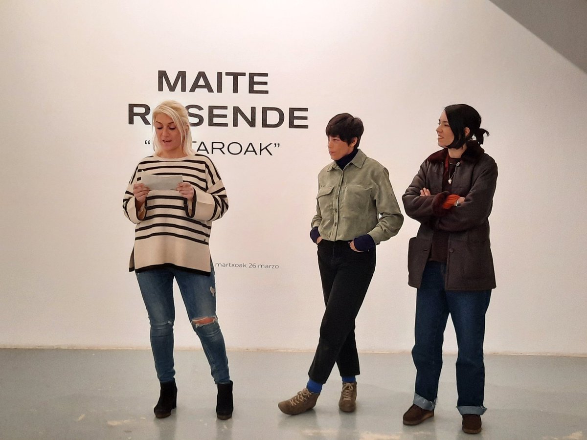 ANDRETXEA's tweet photo. Abrimos la programación del 8M participando en la inauguración de las exposiciones “Entre Naranjas” de Saioa Burutaran y “Estaciones. De la una a las diez“ de Maite Rosende, organizadas junto a @KatapultaBW y @EibarkoKultura 
#gelapropioak #ahalduntzeespazioak #martxoak8eibar https://t.co/VfIYmPYIHi