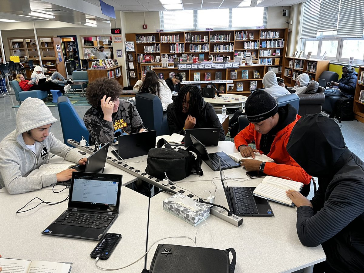 bluebirdlibrary's tweet photo. @kenwoodhs_ssa came to do some PALS reading and presentations at the #bluebirdlibrary and these students are INCREDIBLE! Loved listening to their discussions and presentations! #kenwoodmakesgreatkids https://t.co/5Q5wEV8G5q
