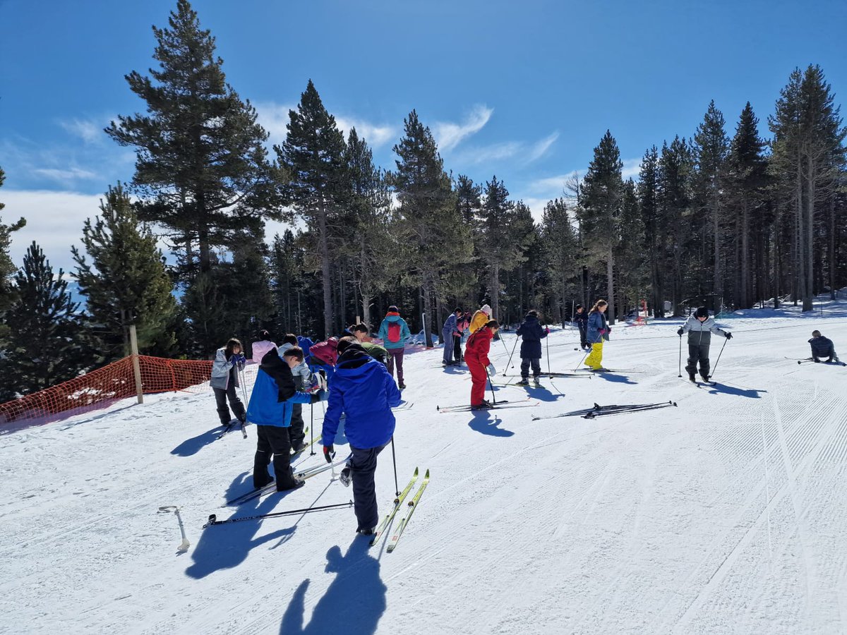 escolaelshorts's tweet photo. 2a esquiada a #Aransa . Llisquem per la neu i deixem les nostres petjades.
#esquiada #esportperatothom
#ceeb
#elconsell https://t.co/uxfoXZN3TN