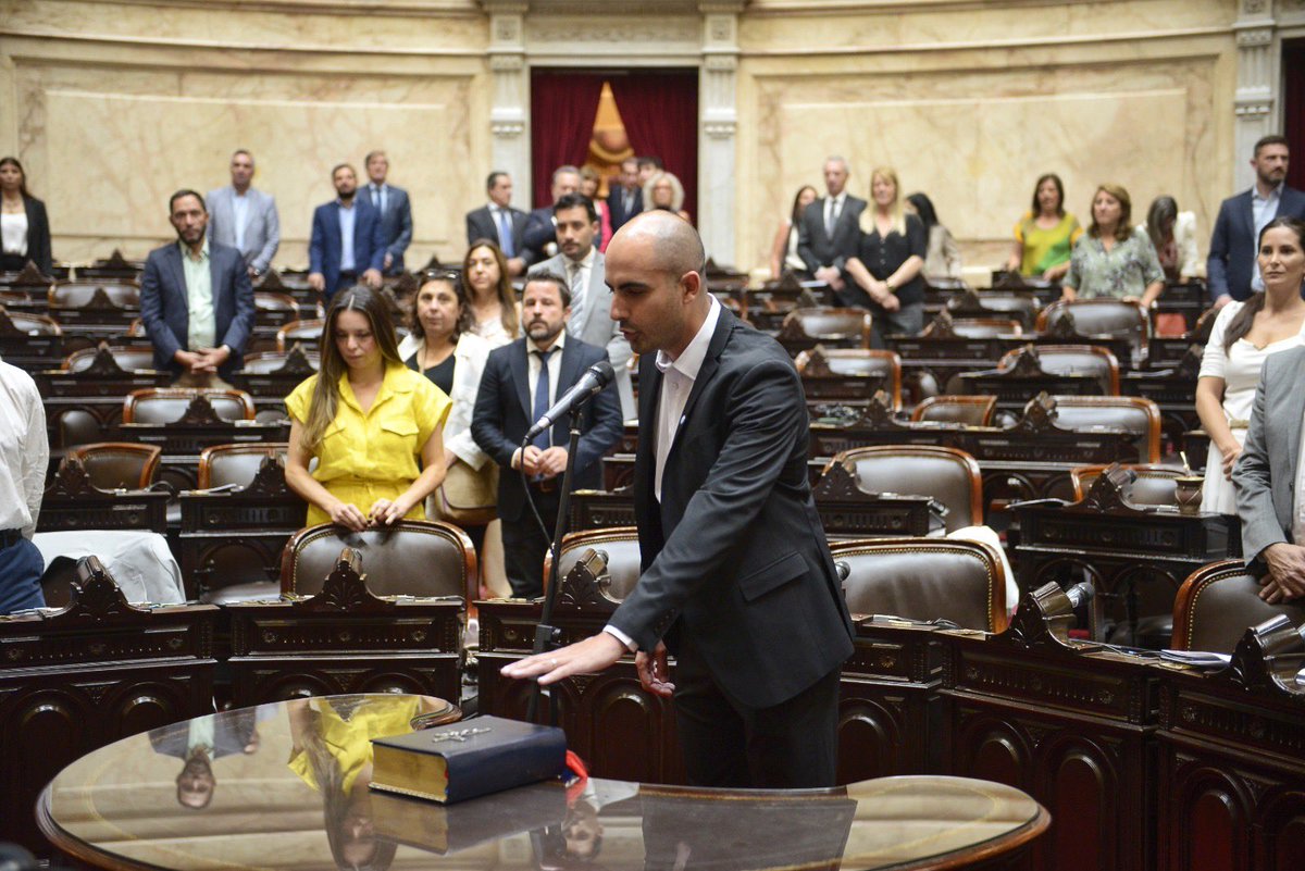 gabimraida's tweet photo. Hoy juré como diputado nacional para seguir trabajando por una Argentina de integración y desarrollo y que todos podamos progresar en libertad. https://t.co/OYaoXAt94n