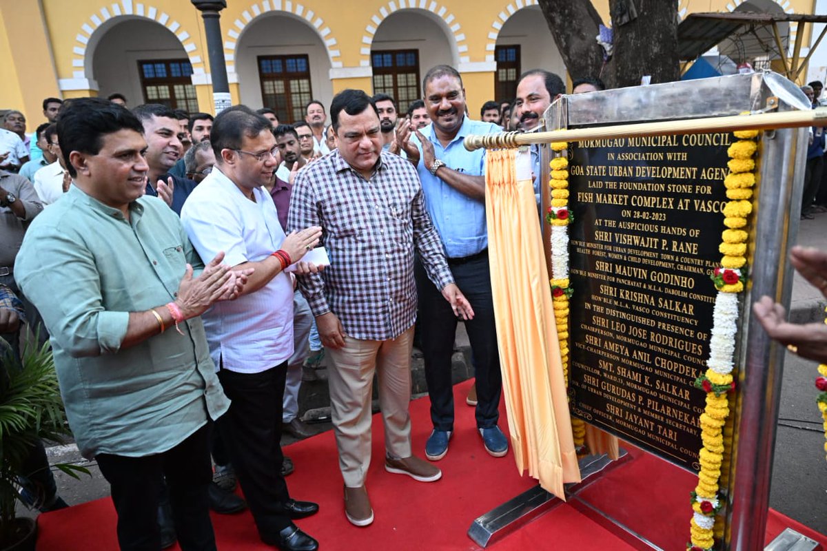 DajiSalkar's tweet image. A happy day for all of us today as Hon Min. for Urban Development Shri @visrane &amp;amp; Shri @MauvinGodinho unveiled the plaques for #FishMarketComplex &amp;amp; the #CommercialProject in Baina under #GSUDA