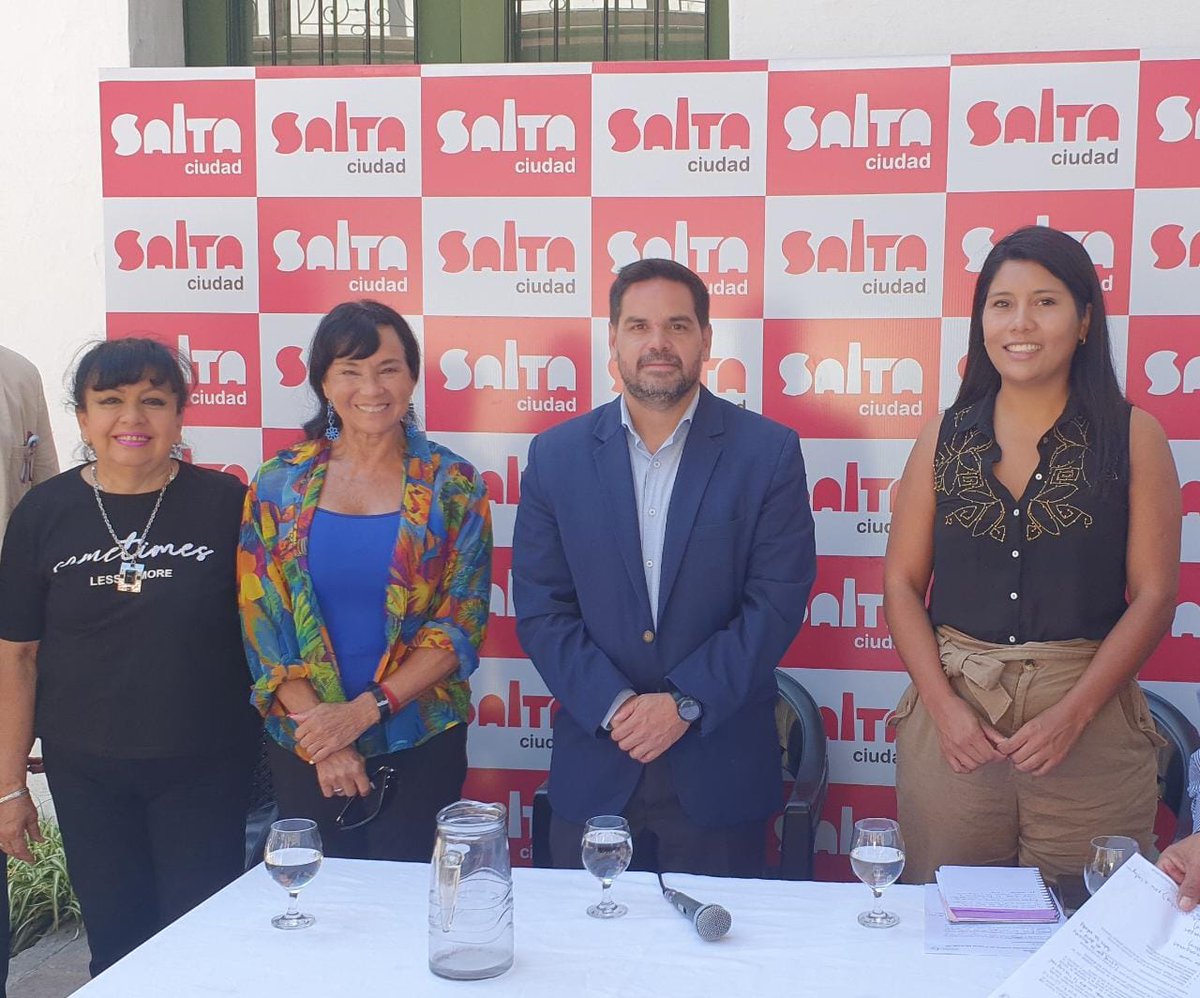 Se presentó el primer encuentro juvenil de Academias de Danzas Folclóricas de la Ciudad de Salta. 
La jornada se realizará el sábado 4 y domingo 5, en el Anfiteatro "Cuchi Leguizamón" del Parque San Martín. La entrada es libre y gratuita para toda la comunidad.
@GobCiudadSalta