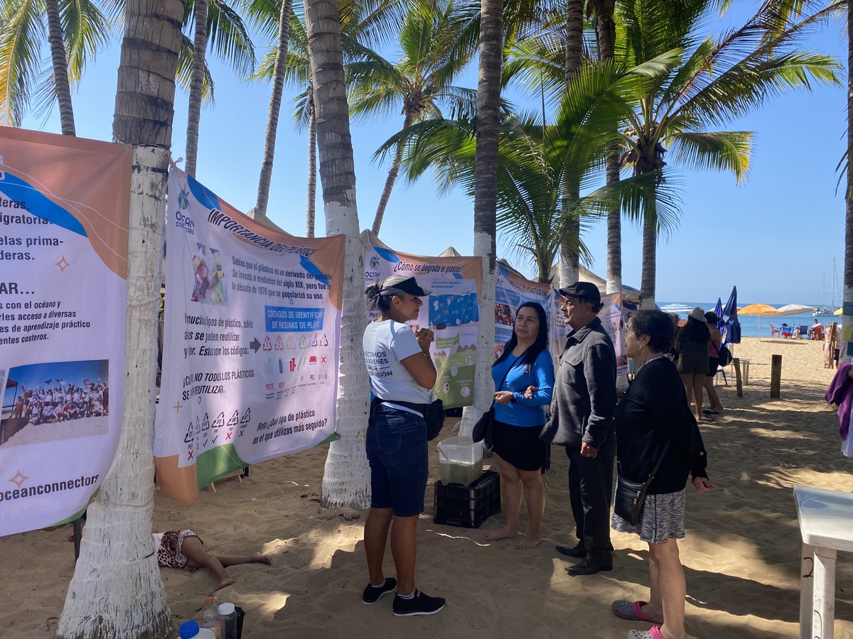 OceanConnectors's tweet image. Our Education Team in Mexico took part in the Chacala Bird Festival. Macroplastics and microplastics have detrimental effects on birds. It is important to limit your use and support policies that reduce single-use plastics.

#BeAnOceanConnector #BirdFestival #Birding #Mexico