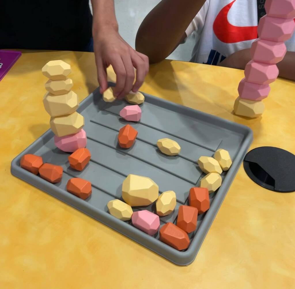 griffinms_lib's tweet image. More #passiveprogramming
I keep this set of balance blocks by the circulation desk. It’s amazing to see the kids (and teachers) play with them and compete for the highest and most creative stacks.
TIP: put a tray under them to contain the inevitable falls!
#LISDlib
#libra…