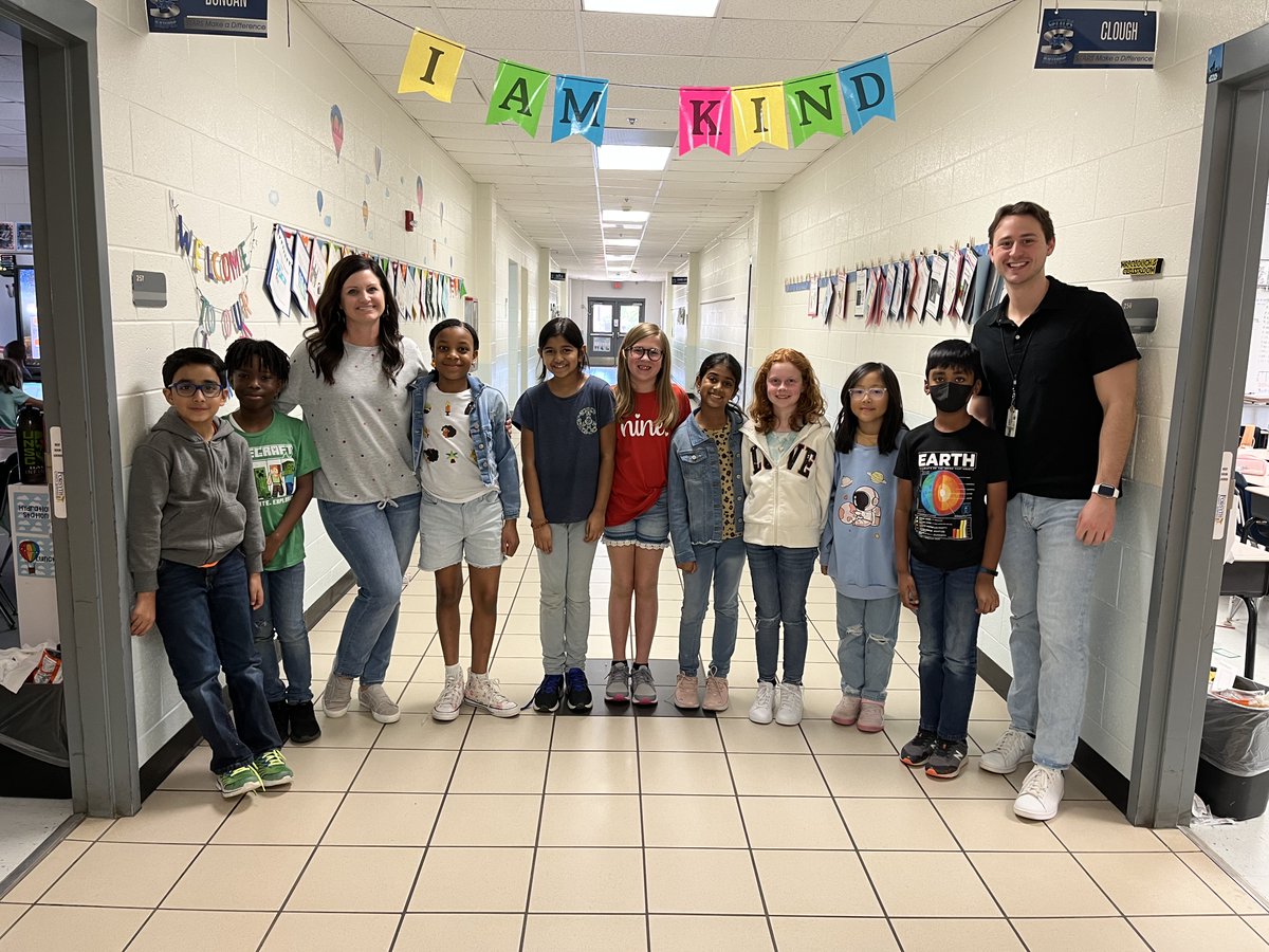 We have several families at SBE that face the challenge of a child living with a rare disease/ genetic disorder. Today, our students and teachers wore "jeans for genes"  to help raise awareness for rare genetic disorders and diseases. 👖4️⃣🧬💙