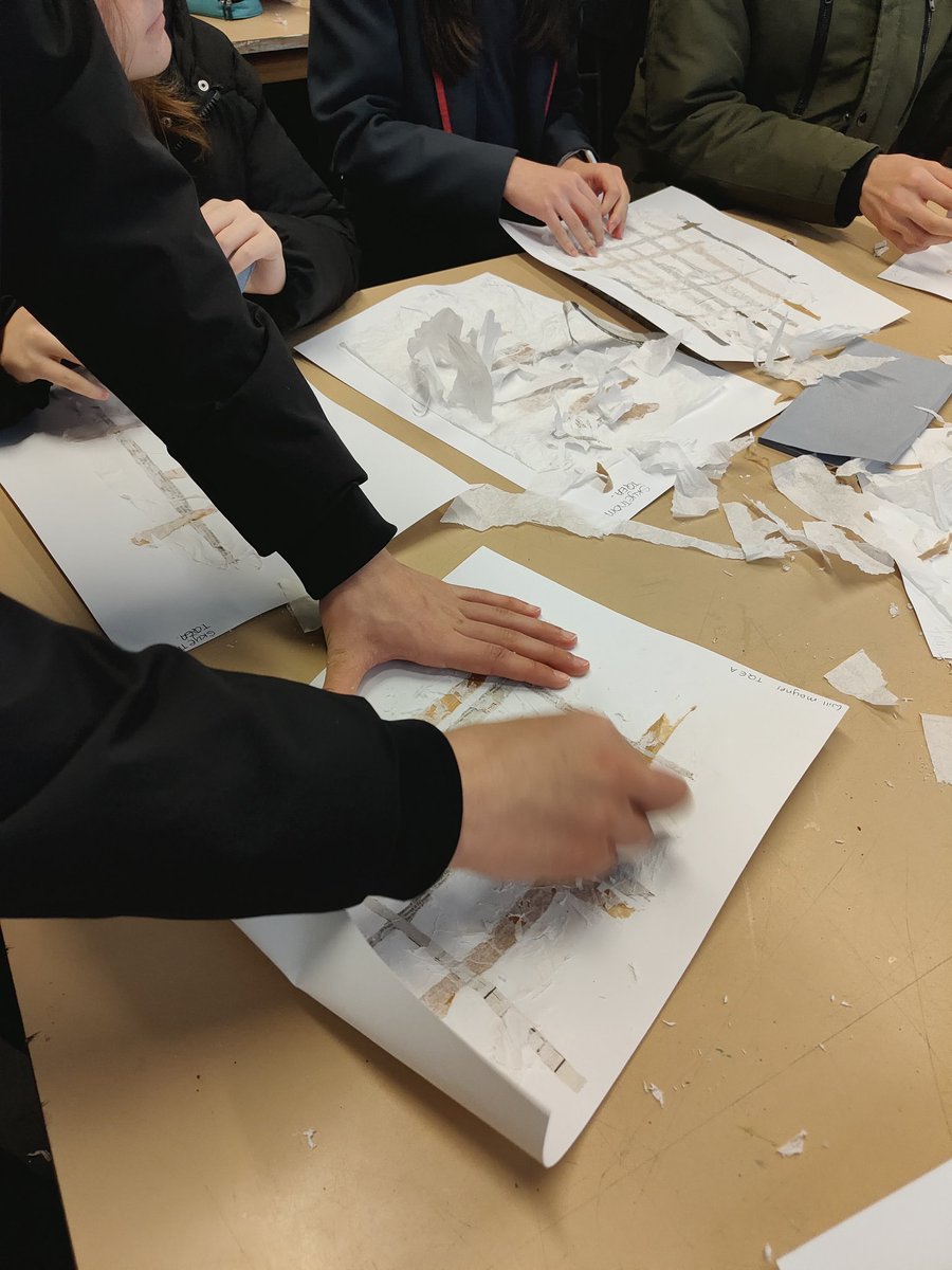 TQEA_Principal's tweet photo. Great to see TQEA Year 9 and 10 students visiting and working in a professional artists' workshop today. Some stunning work to add to their portfolios. #art #Artists #culturalcapital #Curriculum22 https://t.co/AAMjF14QlO