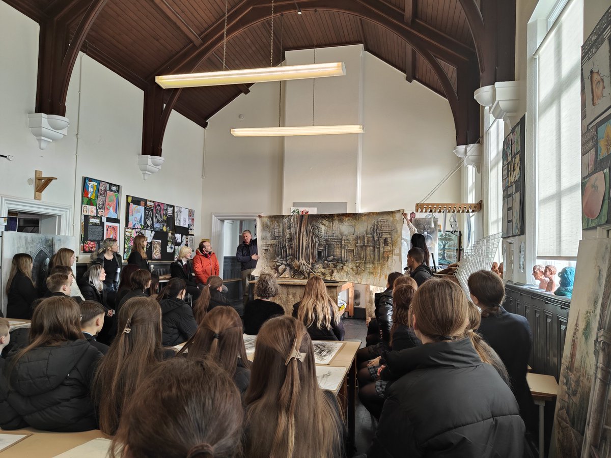 TQEA_Principal's tweet photo. Great to see TQEA Year 9 and 10 students visiting and working in a professional artists' workshop today. Some stunning work to add to their portfolios. #art #Artists #culturalcapital #Curriculum22 https://t.co/AAMjF14QlO