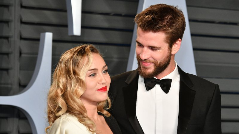 poptime's tweet photo. 🚨 Liam Hemsworth está processando Miley Cyrus por difamação, após o sucesso mundial do single "Flowers". https://t.co/e4U28JS6tS