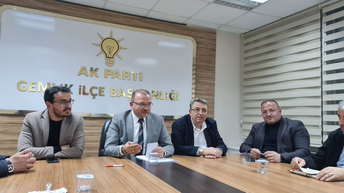 MsamilYiGiT's tweet photo. İlçe Başkanlığında; İl Koordinatörümüz Sn. Erol Oruç ve Yönetim Kurulu üyelerimizin katılımlarıyla Haftalık Olağan Yönetim Kurulu toplantımızı gerçekleştiriyoruz. https://t.co/Tc4UBUdJwR