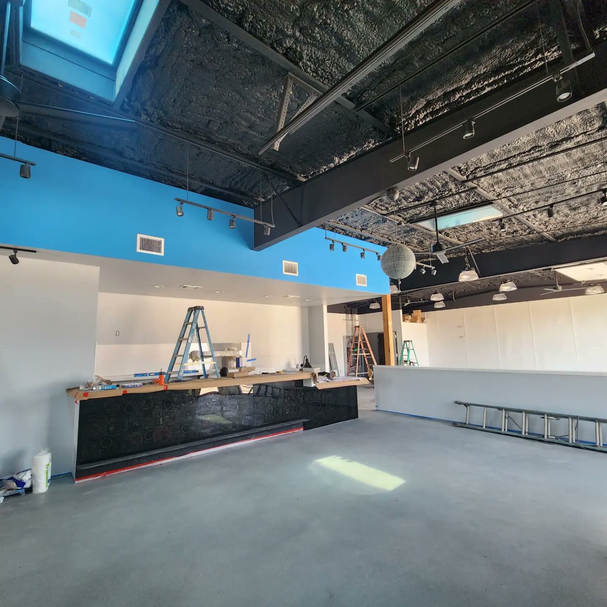 3rdlevelbrew's tweet image. A few pictures of our space for y'all to nerd out to
Construction is almost done
Just waiting for equipment and then we'll have the best pils in the Austin-area, according to one review

#craftbeer #rtx #txcraftbeer
#seriouslygoodbeer
#justthebeerginning

#nerdoutwithwhatalesya