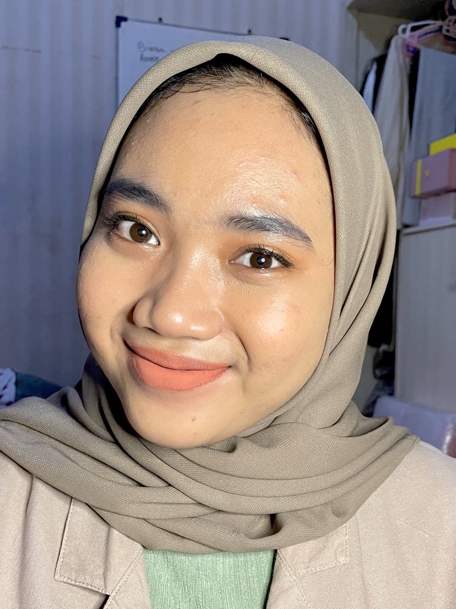 2026akukayaraya's tweet photo. Bagusss banget eyebrow barunya Dear Me Beauty yang baru untuk alis gondrongku dan dia super duper waterproof😭🫶✨

Aku sisipin video  tutorial ngalis ala aku tanpa concealer jadi cocok kalau buru-buru.

Simak yaa~ https://t.co/DFfCFIucrS