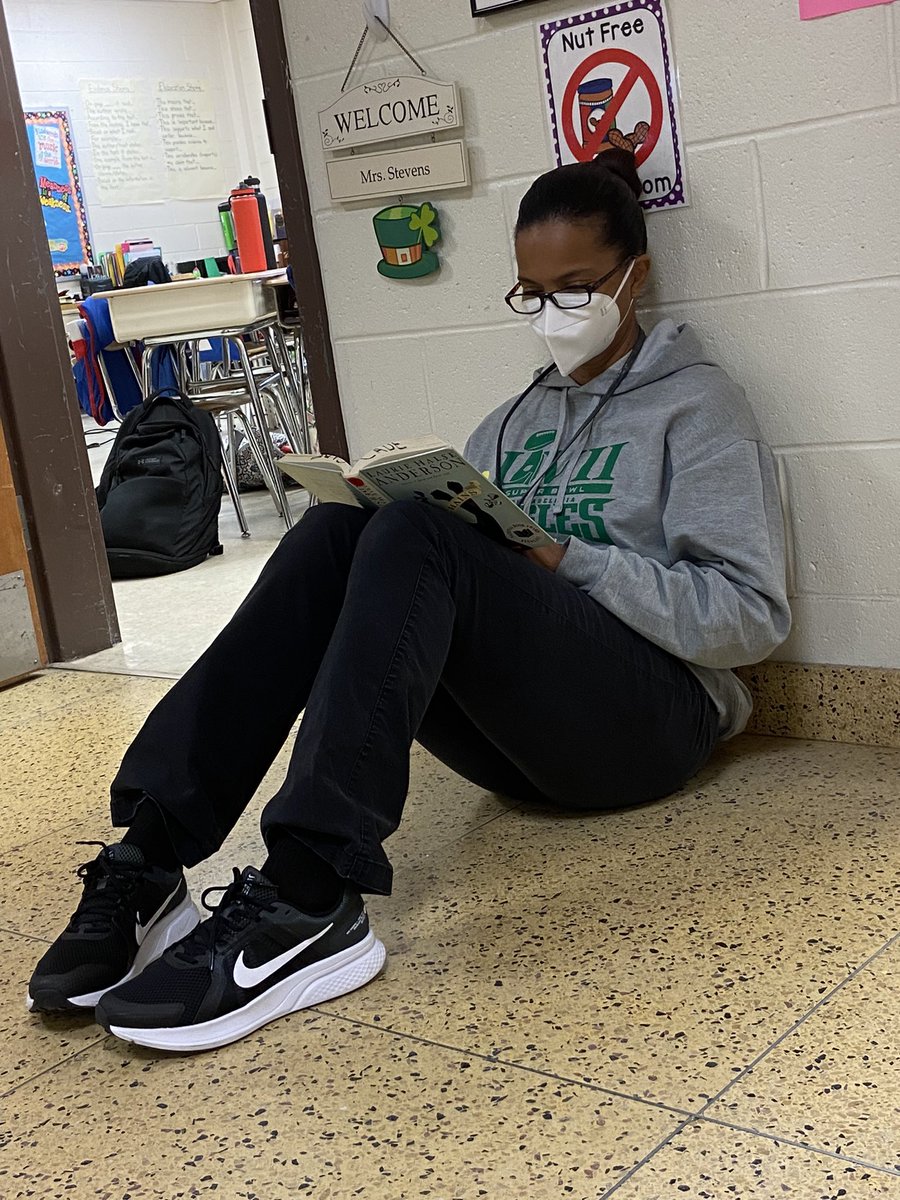 MissDott_'s tweet photo. 5th grade enjoying the kickoff to Read Across America with DEAR time (drop everything and read)! “Books are uniquely portable magic.” And I will never stop spreading the magic of a good book ❤️ #ReadAcrossAmerica2023 https://t.co/48LZZAVwQz