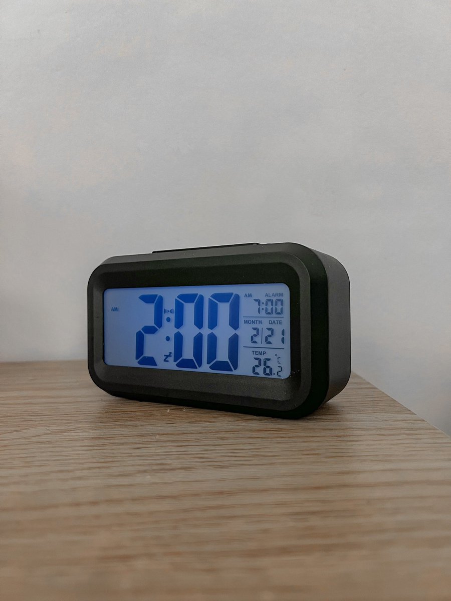 ezhrjmn's tweet photo. Antara barang function yg aku beli tahun ni.

Letak dekat sebelah katil supaya sedar diri sikit jgn bazir masa. Banyak benda nak buat 🥹

&amp; poof it work wonders, thanks to this RM9 clock. https://t.co/qJfWPu6JLj
