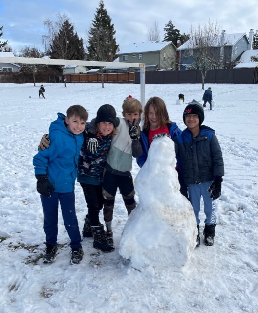 sd61schools's tweet photo. Cold hands, warm hearts! 💗Students truly enjoyed being outdoors and playing in the snow this afternoon. #sd61learn #OneLearningCommunity https://t.co/B6zyGCJ67V