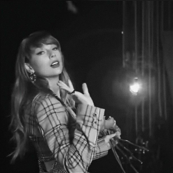 ⋆ «de hecho, hay una canción de taylor que lo explica»
— un largo y necesario hilo...
(parte 1)