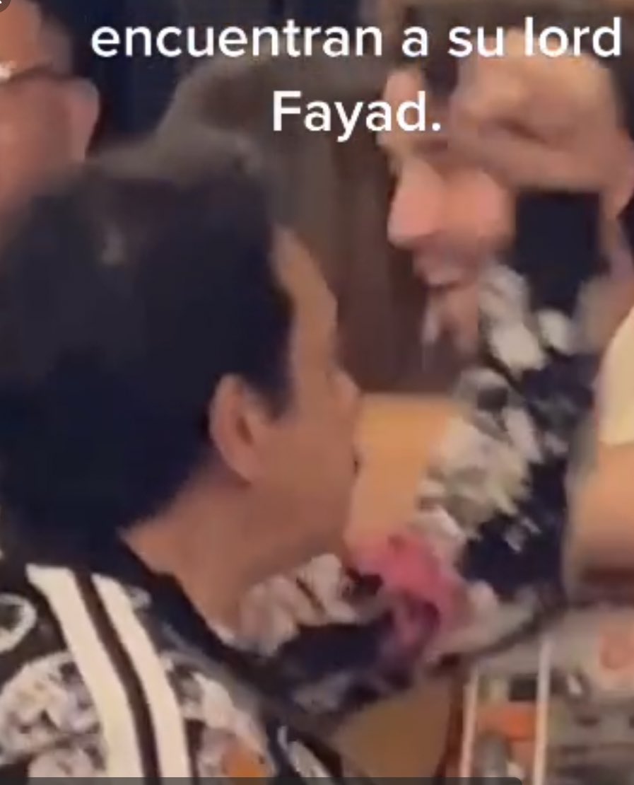 LaOreja_TV's tweet photo. Omar fayad con arete #hermanss de luz comentarios crueles y sin piedad por favor @CarLon_2020 @DuroYDirectoTv https://t.co/FLzk86Yvi2