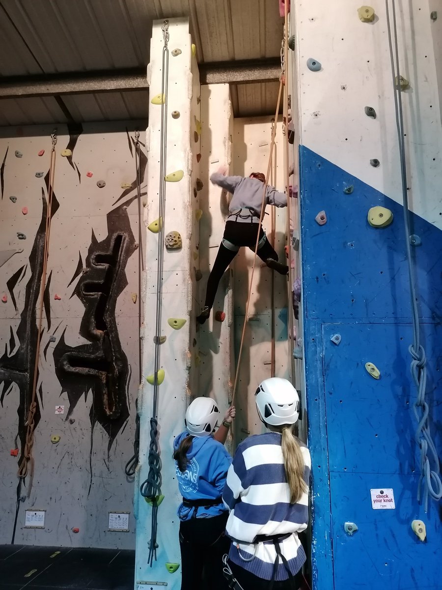 Brilliant evening #RockClimbing at Granite Planet in #Penryn! Fab mix of new skills and well practiced ones, as well as brilliant coaching shown by our more experienced climbers to the newbies 🤩 #Girlguiding #Active #ThisGirlCan