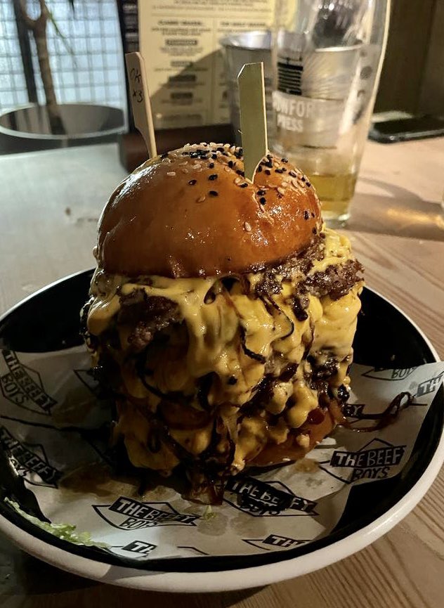 CotsBurgerClub's tweet photo. Oh my life @thebeefyboys https://t.co/Y79fAeeIKi