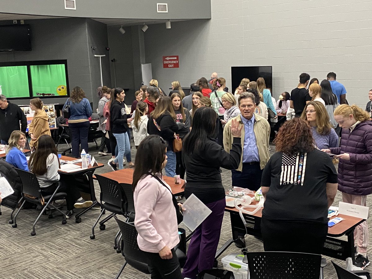 Such amazing conversations happening right now at the <a href="/CincyChildrens/">Cincinnati Children's</a> Health Care Expo! There’s still time to join us at <a href="/EAST_HAWKS/">Lakota East High</a> #WEareLakota #RealWorldLearning
