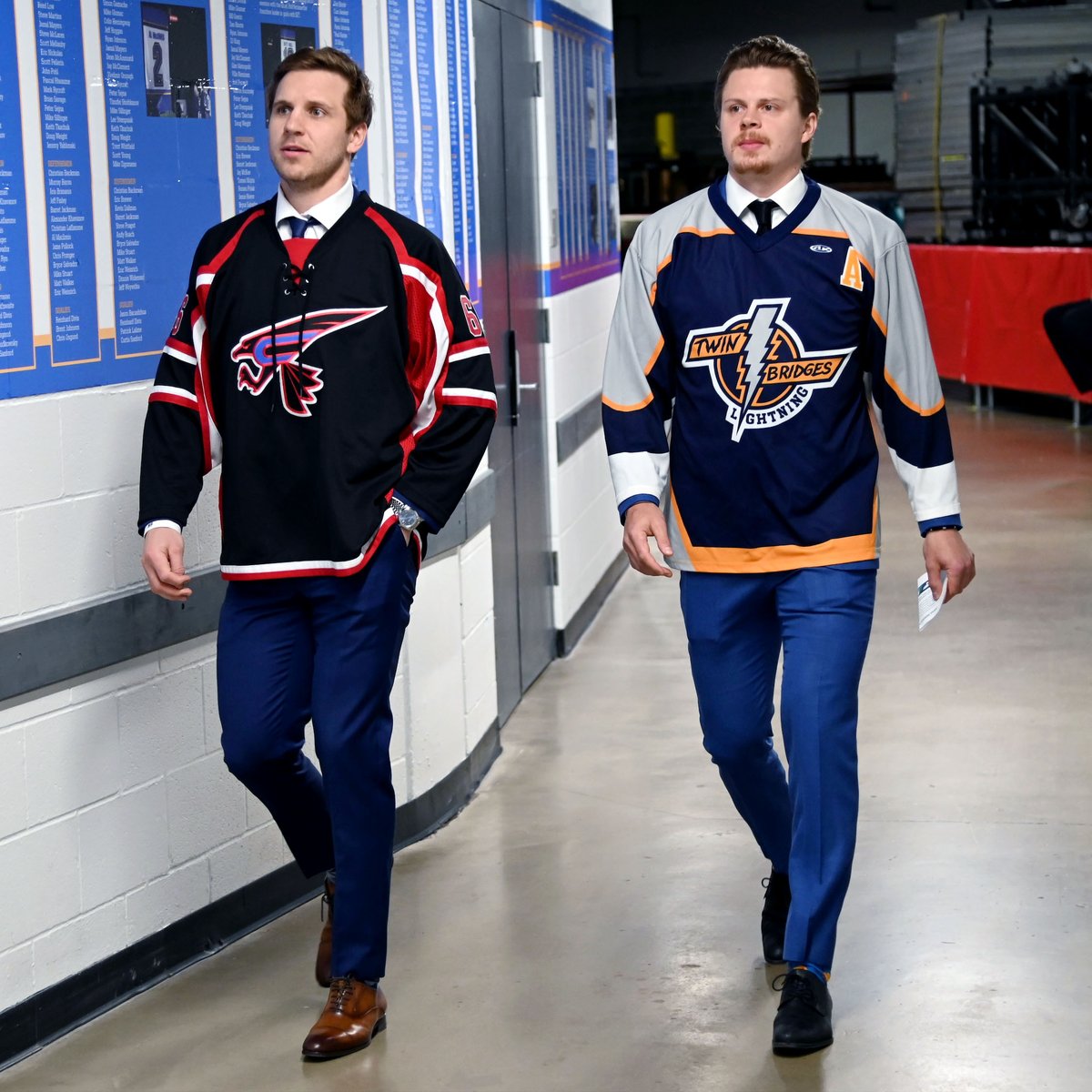 Representing the #HeartlandofHockey 🏒

The boys arrived to tonight's game wearing local youth hockey teams' jerseys ahead of this weekend's #BlueNoteCup!