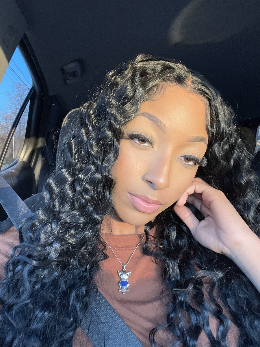 Lesasia5's tweet photo. She sent you selfies today or I gotta do it ? 🙄 https://t.co/5jEFKRI6Tr