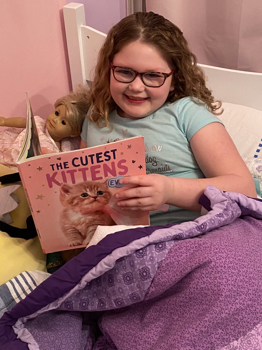 Shelby reading her bedtime book. #AdmiralsReads <a href="/AdmiralsAcad_NL/">Admiral’s Academy Navigators 🏳️‍🌈</a> <a href="/MsCoatesGr2/">Jackie Coates</a>
