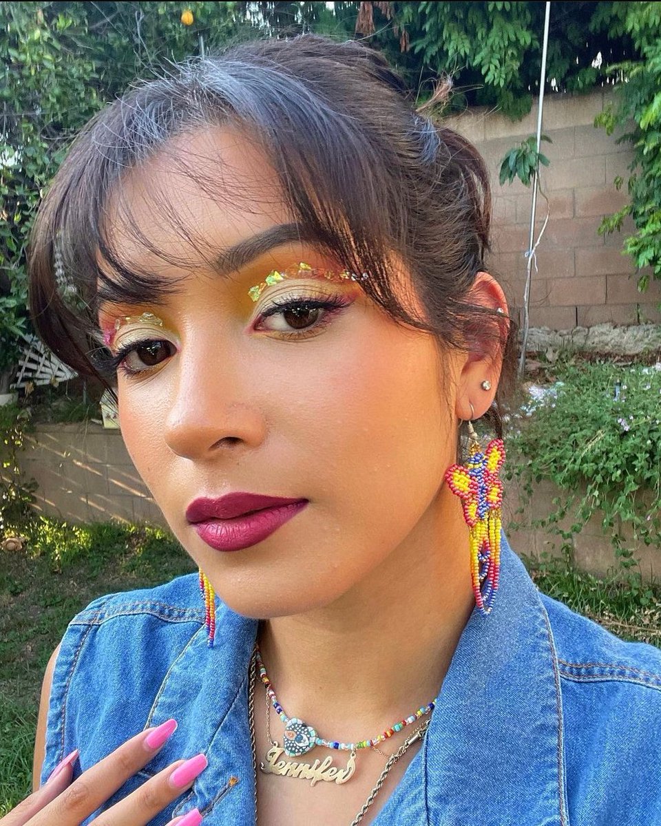 ProfusionCo's tweet photo. Comin' in hot day #2 with some spring makeup inspo! This whole look screams spring 🌺 @jennidc99 creating this creative #eotd with our Spectrum palette!
____________________
#profusioncosmetics #profusion #makeupinspo #springmakeup #springmakeuplook #makeupmusthaves #drugstore https://t.co/Gzz7yKeRlB