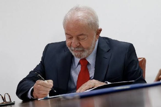 LilliunAzules's tweet photo. “O presidente Lula é inocente do ponto de vista do Judiciário, porque todas suas condenações foram anuladas por incompetência do juízo”, afirmou Appio. Conforme o magistrado, a prisão do @LulaOficial não tinha sustentação jurídica”.
Lula deveria colocar na cadeia,Moro,seu algoz https://t.co/vYMeVdOy9D