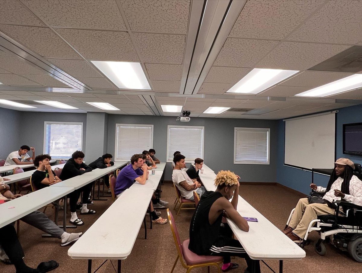 ChampionMBB's tweet photo. “You can allow your setbacks to become excuses, or you can allow them to make you a better person.”
Thanks LeDante for sharing your story, and being an inspiration to the Tigers. ✊🏽#committedtogether🤝 https://t.co/Ms3mxTfBFV