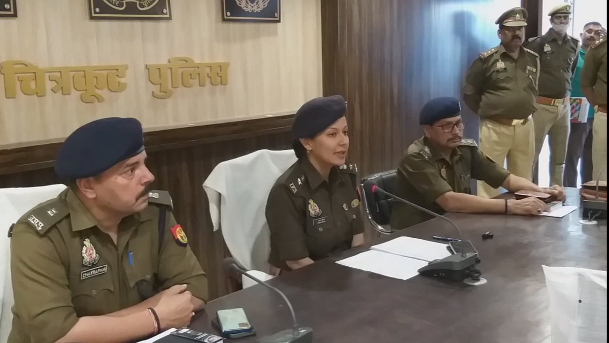 uplivein's tweet photo. #चित्रकूट अब्बास अंसारी की मददगार डिप्टी जेलर चंद्रकला को भेजा गया जेल । जेल में लाखों रुपयों के लेनदेन से चल रहा था अंसारी और पत्नी निखत बानों का मिलन कांड । पुलिस अधीक्षक वृन्दा शुक्ला के कुशल मार्गदर्शन में मददगारों पर गिर रही गाज @UPGovt @Uppolice @ChitrakootDm @VrindaShukla_ https://t.co/OETVzf9UJn