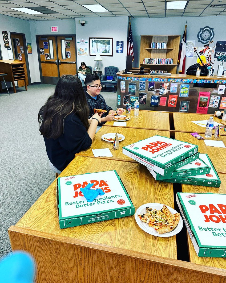 LibraryWildcats's tweet photo. Look at these happy faces, itโs rewards day for those who met the Winter Reading Challenge. We start off with a pizza lunch and prizes. #winterreadingchallenge #readingchallenges #pisdreads #wildcatsread #wildcatlibrary #schoollibraries #schoollibrarians https://t.co/4VMvWiILUA
