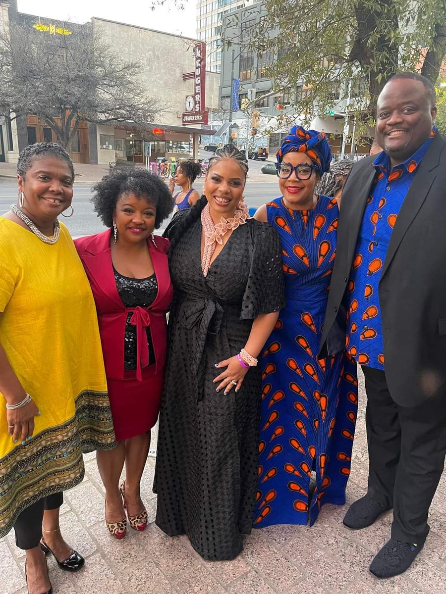 EAFconnect's tweet photo. About last night…AMAZING! Excellence and Advancement Foundation received an award from the groundbreaking Black Fund. They are changing the possibilities for Black led nonprofits. We are grateful for the founders Colette Pierce Burnette, Meme Styles and Kendra Garrett. https://t.co/pJa62N8cxI