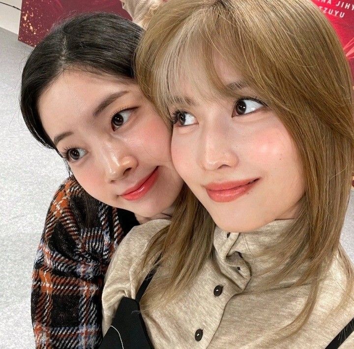 dahmo's precious smile #MOMO #DAHYUN #TWICE