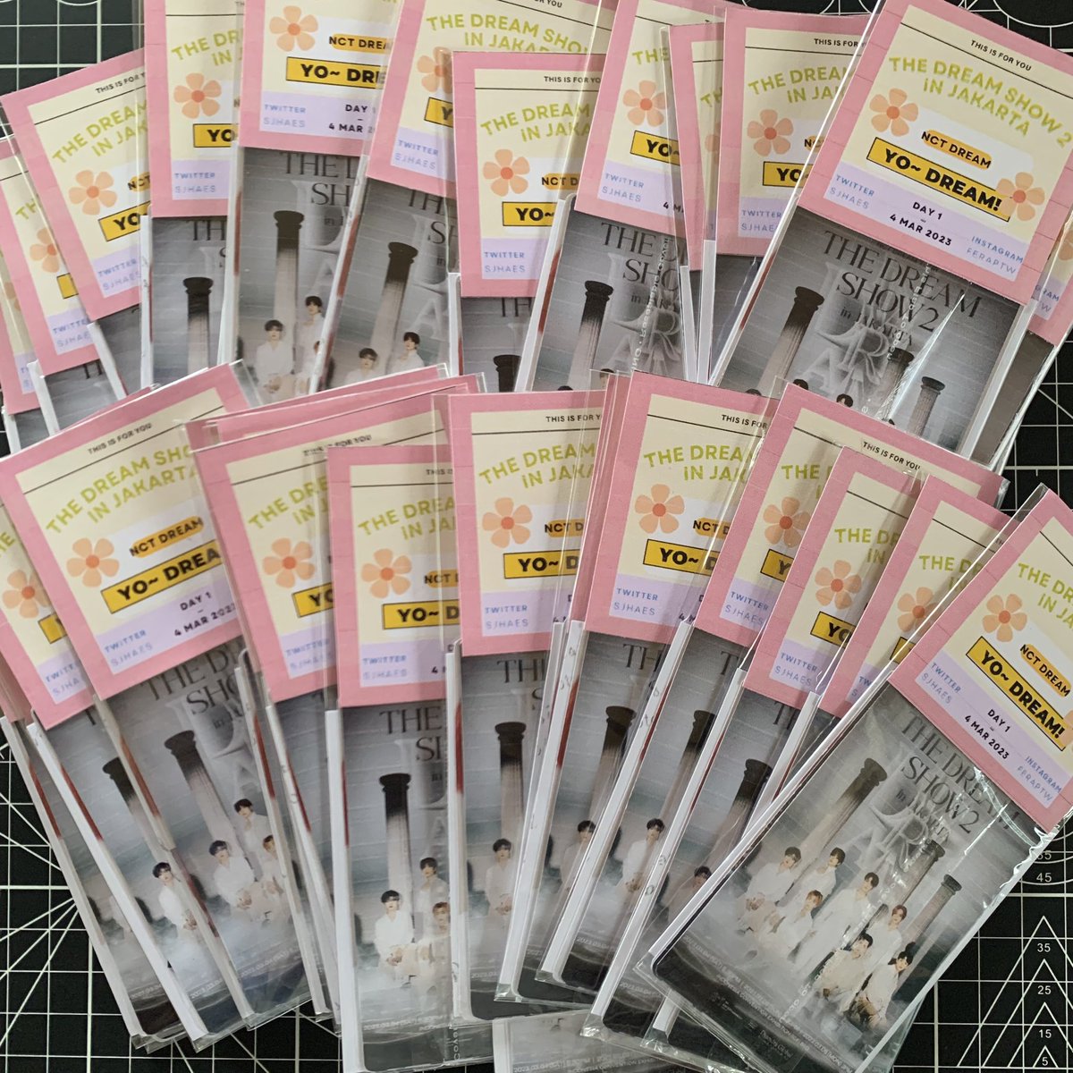 sjhaes's tweet photo. NCT DREAM THE DREAM SHOW 2: JAKARTA

freebies 1 random official photocard dicon dfesta for tds2 by @sjhaes (limited quantity)

🗓️ 4 march 2023 
📌 ice bsd, tangerang 
✨ please don’t sell or throw it away

see you at the venue sijeuni🌱 https://t.co/3oauf0AwAF